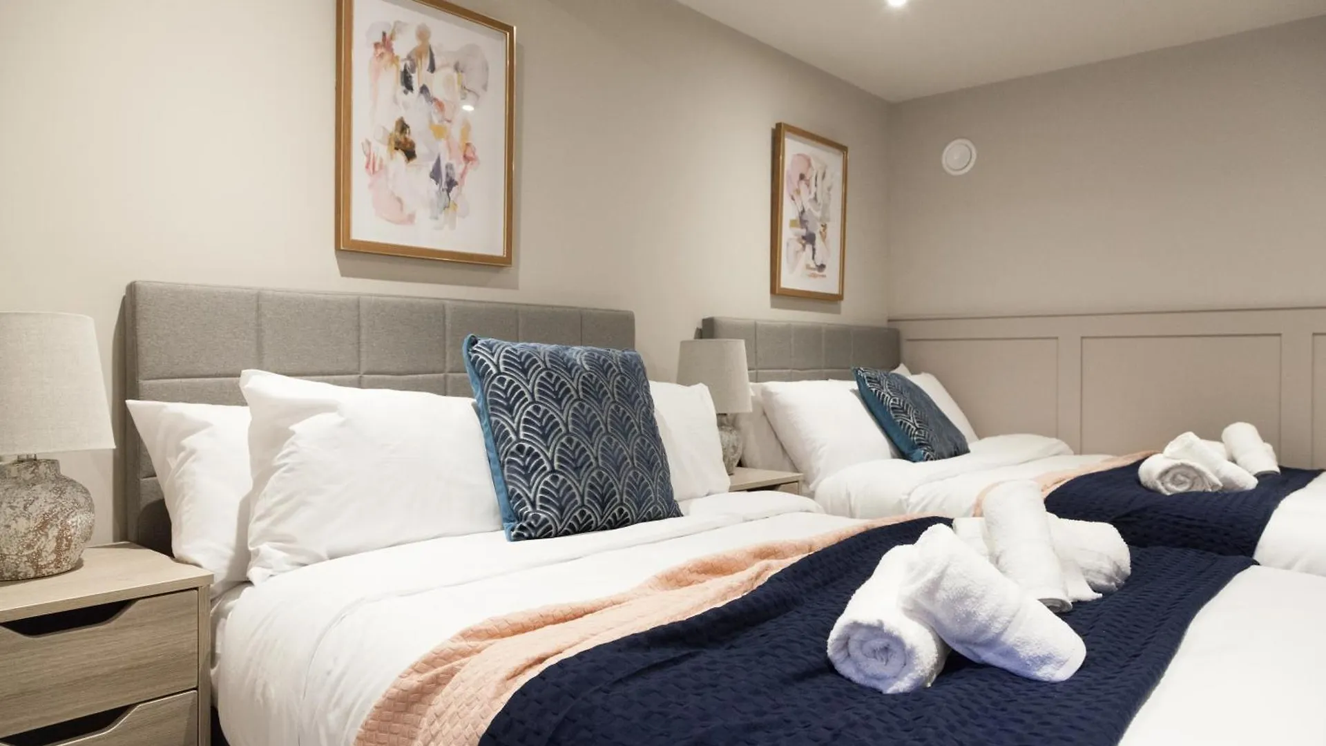 1 Bed Apartment - Long Term Rates- Contractors-Professionals-Relocators Leeds