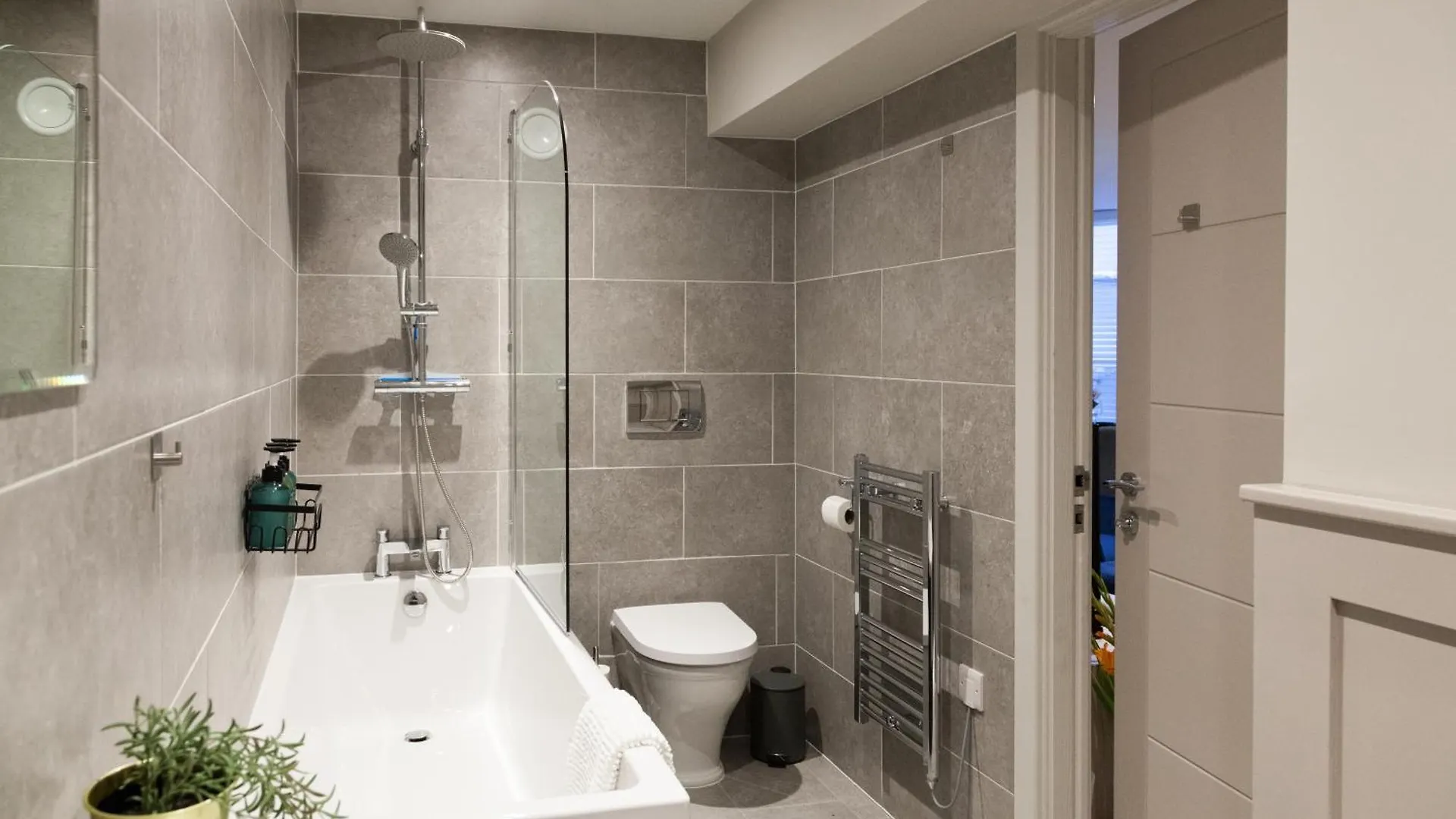 1 Bed Apartment - Long Term Rates- Contractors-Professionals-Relocators Leeds   Leeds (West Yorkshire)