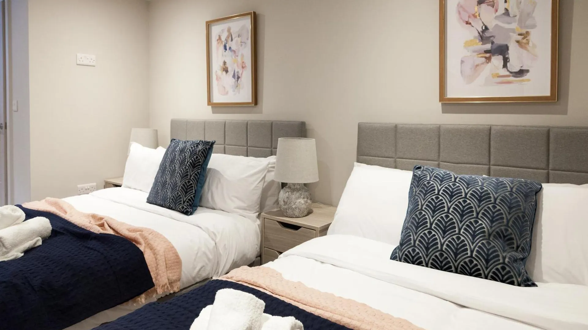 1 Bed Apartment - Long Term Rates- Contractors-Professionals-Relocators Leeds