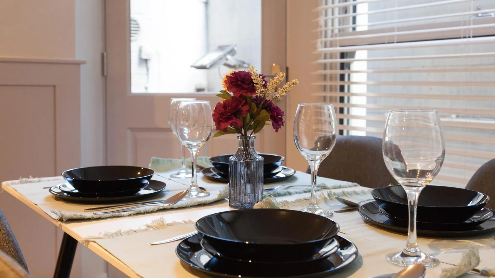 1 Bed Apartment - Long Term Rates- Contractors-Professionals-Relocators Leeds  0*, Leeds (West Yorkshire)